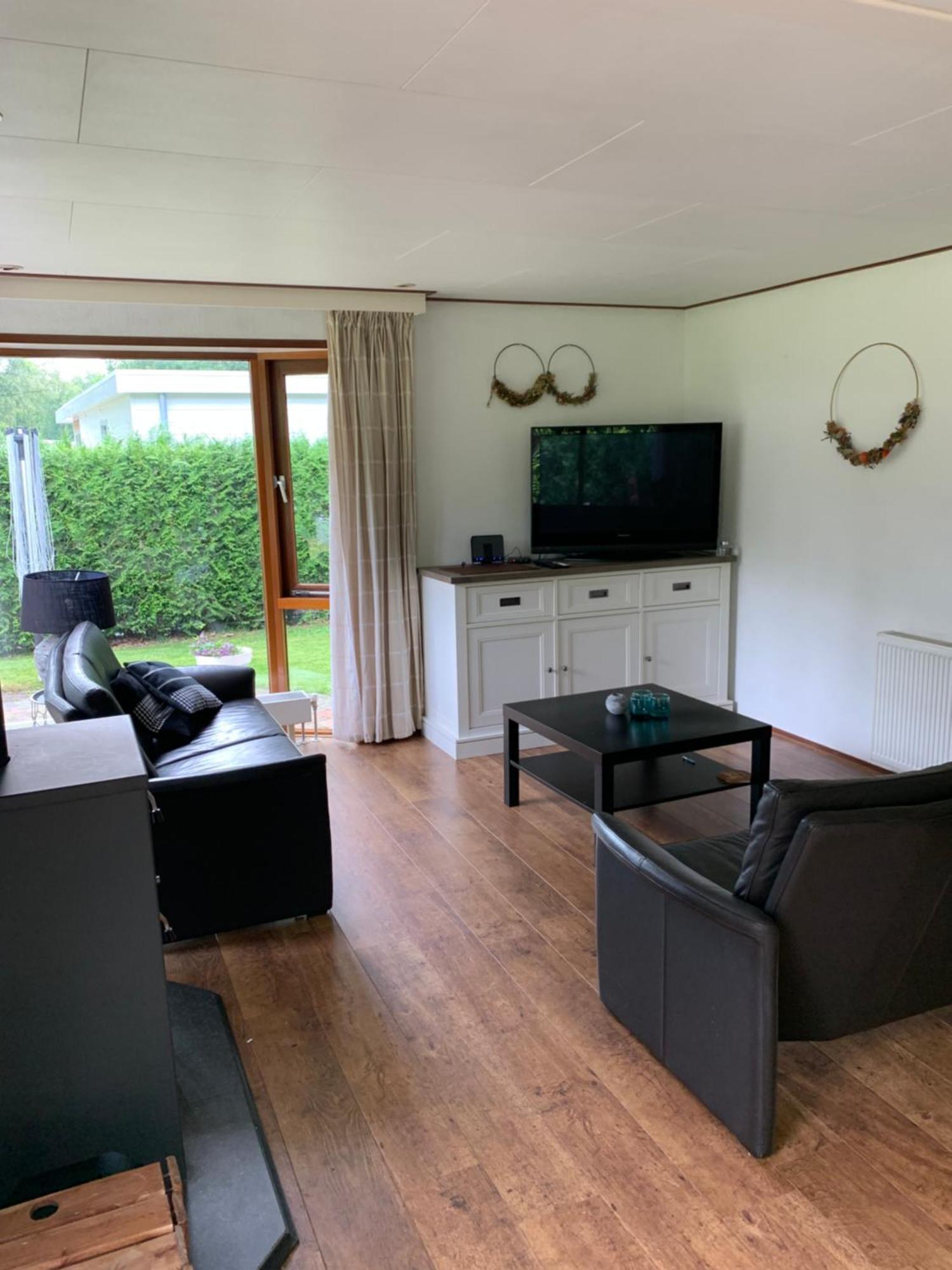 Dubbele Chalet Op Recreatiepark Topparken Op De Veluwe In Beekbergen Met Grote Vrije Tuin En Eigen Parkeerplaats Szoba fotó